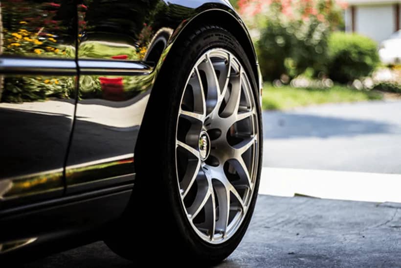 How to perform a tyre pressure check